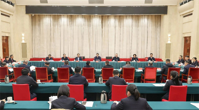 ��߼�������ں��ϵ��в�ο�ʻ�������Ա